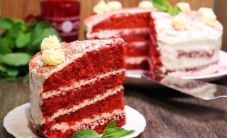 Czerwone aksamitne ciasto