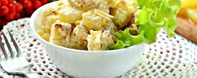 Salade de poulet, ananas, fromage