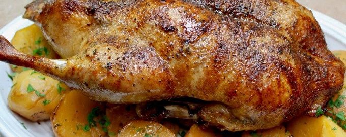 Pato suculento e macio com batata no forno - 8 deliciosas receitas com fotos passo a passo