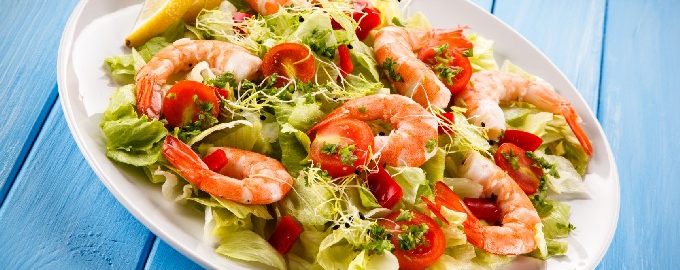 Salada com camarão
